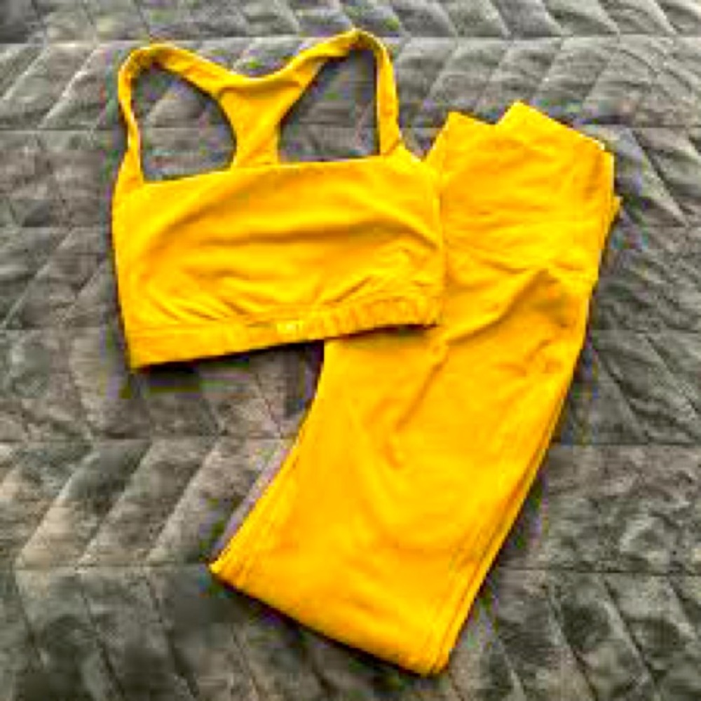 Athleta set ultimate stash sports bra size M and capri leggings size small